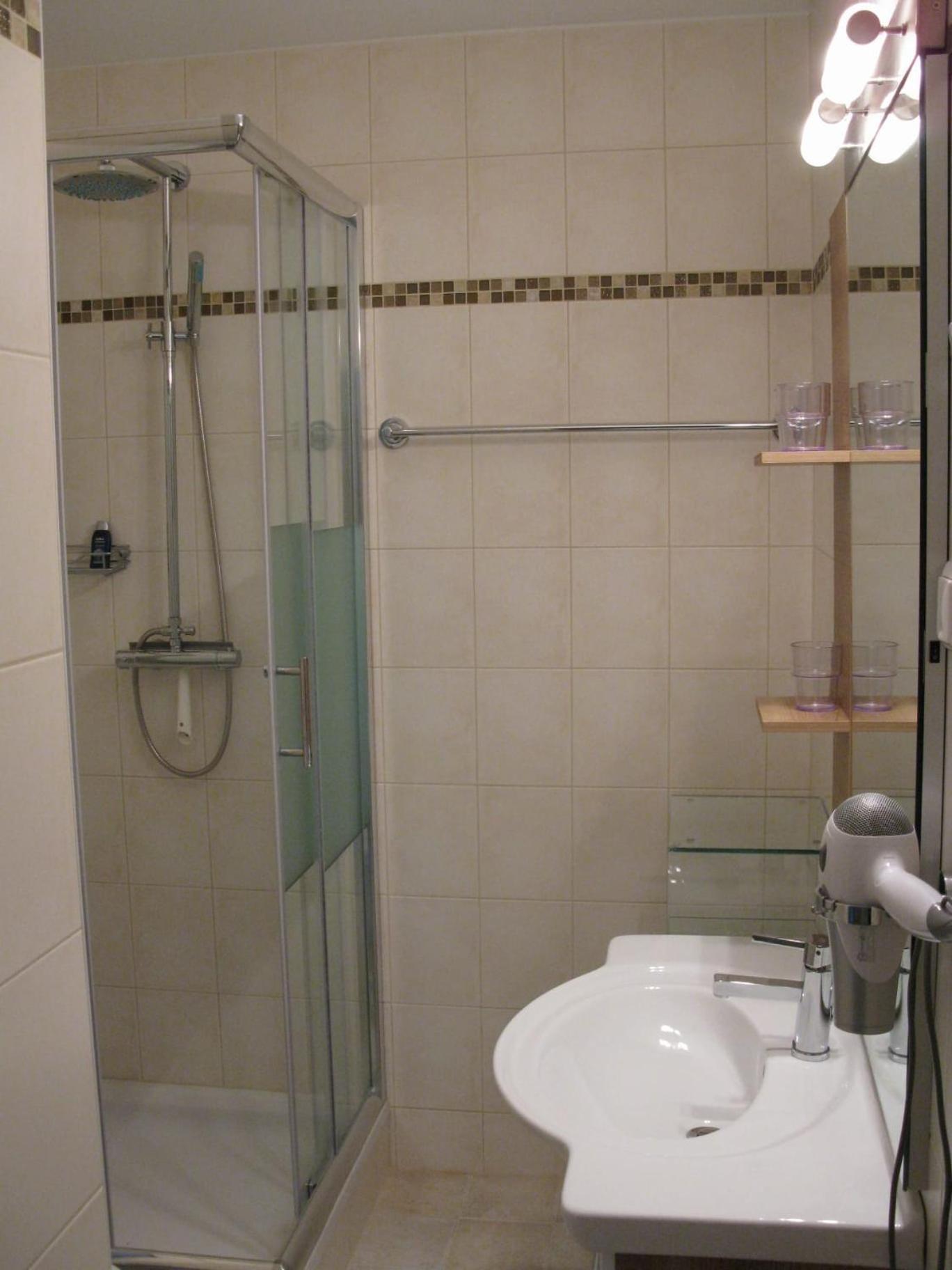 Kaernten Ossiacher See Apartment Zwei Zimmer Ferienwohnung Direkter Seezugang Strand Beheizte Schwimmhalle Bodensdorf Exterior photo